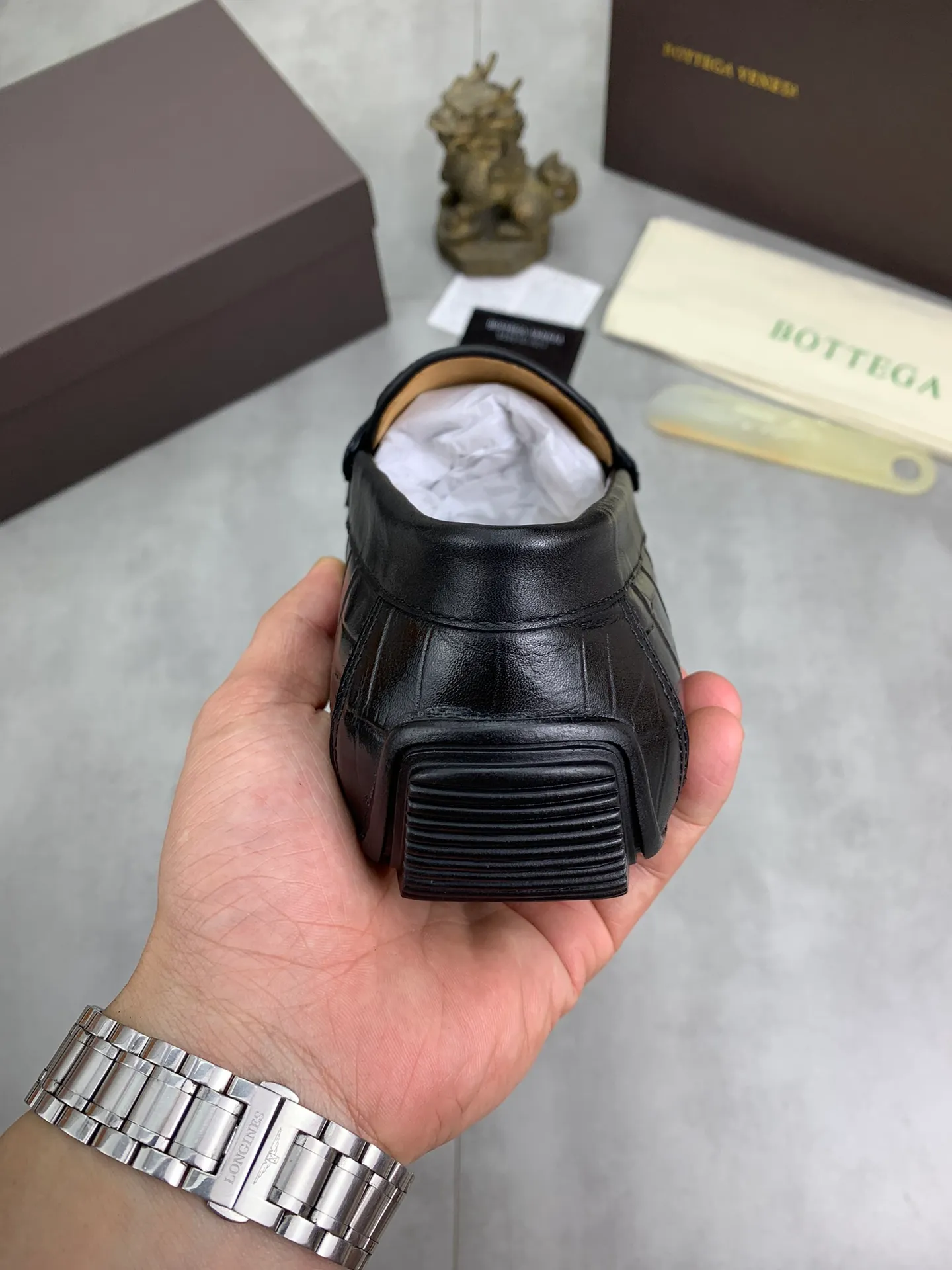 Men's shoes 💰P420 [New model] Water-dyed Niuli 💰High-quality business beanie shoes 💎💎💎 BOTTEGA VENETA official website synchronizes the latest top version of BV in the market, accepts material comparison, shoe type comparison, process comparison, practical and texture, versatile, suitable for any occasion, the more you look at it, the more it tastes. Purely hand-woven craftsmanship - Upper material, Italian 🇮🇹 imported crocodile pattern calfskin - High-quality water-dyed cowhide lining - Original private model customized outsole -Size: 39-44 (38 45 can be customized) Color: black or brown optional
